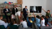 POKLONI ZA USKRS: Nikodijević obišao mališane u Prihvatilištu za decu i obradovao ih darovima
